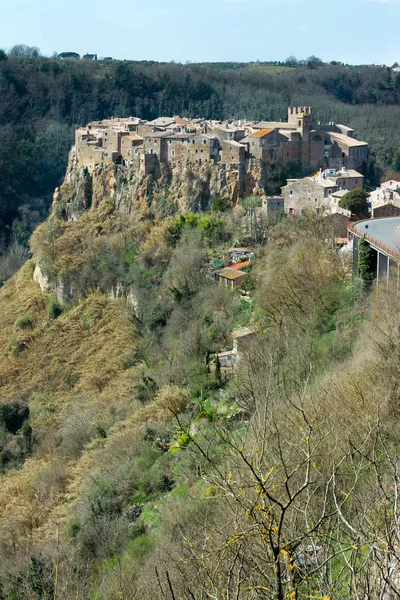 Calcata, średniowiecznej wiosce włoski, w prowincji Viterbo, Lazio, to — Zdjęcie stockowe