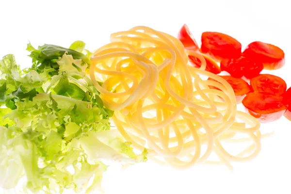 Restaurante italiano, comida con colores de bandera. Pasta, lechuga y a — Foto de Stock
