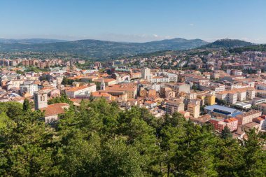 Monforte kale molise görünümünde Campobasso şehir panoraması