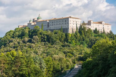 Montecassino Manastırı, İtalya. İkinci Dünya Savaşı 'ndan sonra yeniden inşa ediliyor.