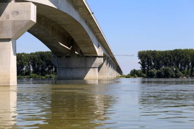 Zemun, Sırbistan için Tuna Nehri üzerinde yeni köprü