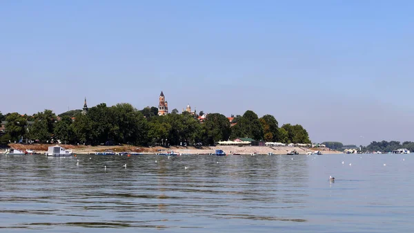 Zemun, Srbsko, pohled z řeky Dunaje — Stock fotografie