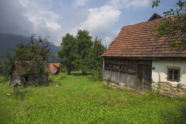 Dağ kır evi terk edilmiş