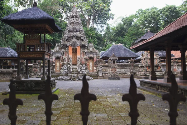 Templo Balinês Ubud Sagrado Macaco Floresta Bali — Fotografia de Stock