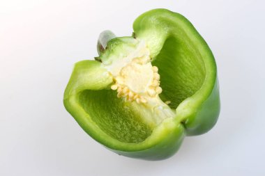 Dilimlenmiş yeşil dolma biber