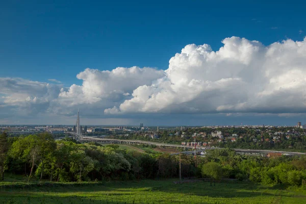 Belgrado Panorama Met Bewolkte Lucht Uitzicht Vanaf Heuvel Stockfoto