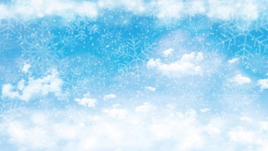 Bulutlar ve kar ile mavi gökyüzü 