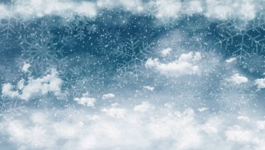 Bulutlar ve kar ile mavi gökyüzü 