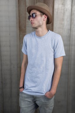 Hippi tarzı adam portresi