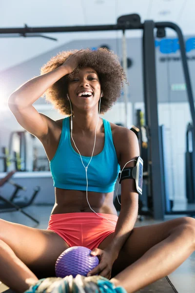 Afro woman in blue sportswear — Stockfoto