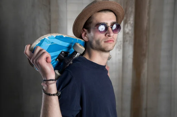Young fashion guy with a skateboard — Stock Photo, Image