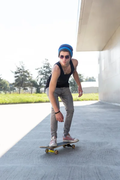 Fashion guy with skateboard — Stock Photo, Image