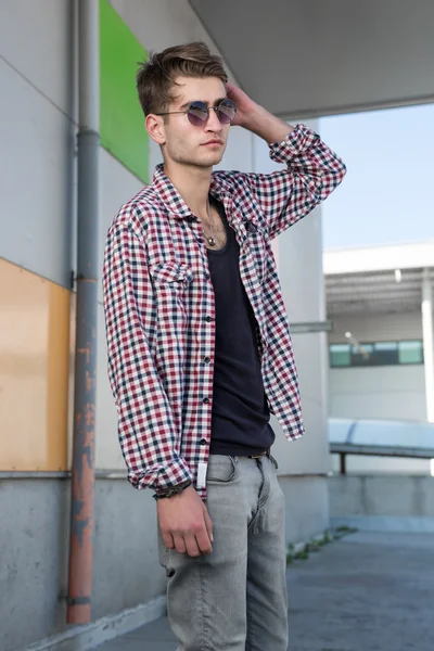 Homem jovem hipster — Fotografia de Stock