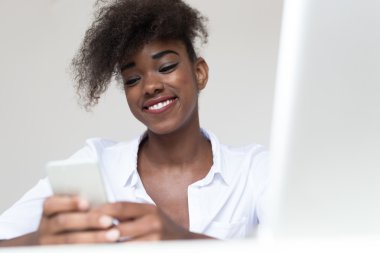 mutlu Afrikalı kız