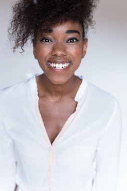 güzel kadın üfleme kabarcıklar 