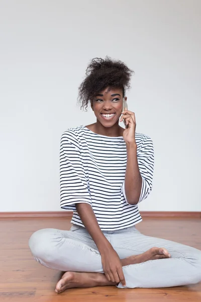 Portrait of a woman with mobile phone — Stock Photo, Image