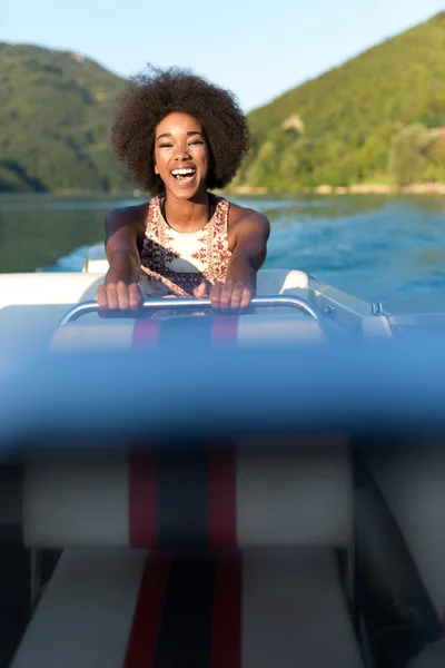 Beautiful girl enjoying boat ride — Stock Photo, Image