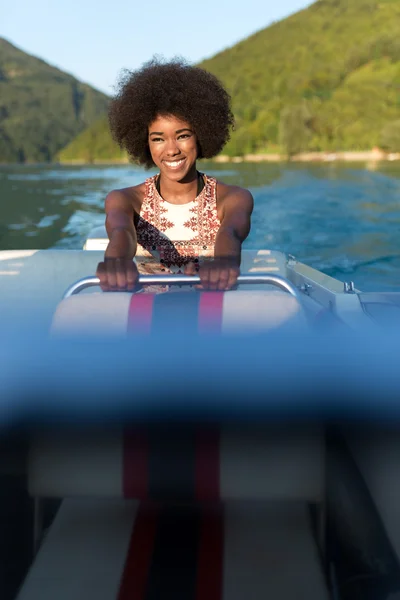 Beautiful girl enjoying boat ride — Stock Photo, Image
