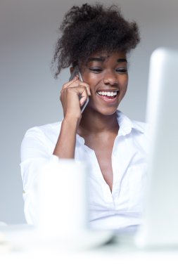 Bilgisayar kullanan öğrenci