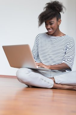 Mutlu Afrika öğrenci