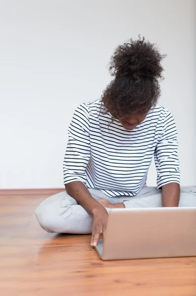 Felice studente africano — Foto Stock