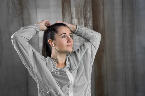 Mulher fitness fazendo uma pausa — Fotografia de Stock