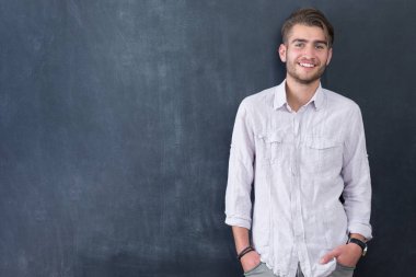 yakışıklı genç bir öğrenci 