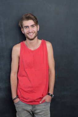 Trendy rahat genç adam 