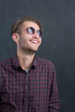 rahat, genç bir adam portresi 