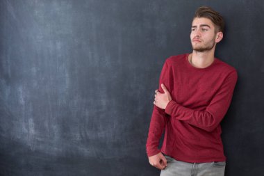 Trendy rahat genç adam 