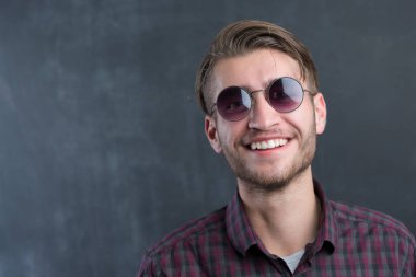 rahat, genç bir adam portresi 