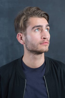 Genç başlangıç işadamı portresi 