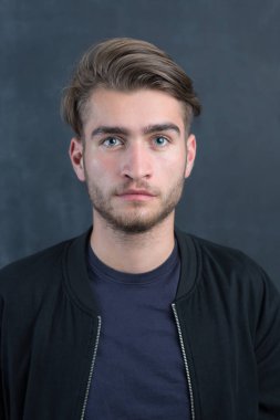 Genç başlangıç işadamı portresi 