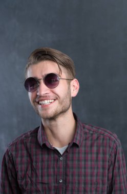 rahat, genç bir adam portresi 