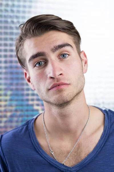 Stüdyodaki genç adam