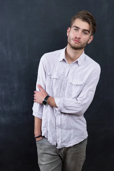 Retrato del joven feliz profesor sonriente —  Fotos de Stock