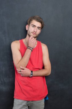 Trendy rahat genç adam 