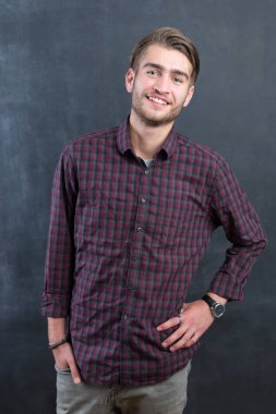 Stüdyodaki genç adam