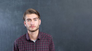 Trendy rahat genç adam 