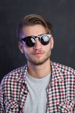 rahat, genç bir adam portresi 