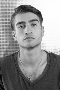 Stüdyodaki genç adam