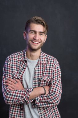 Mutlu genç adam. 