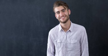 yakışıklı genç bir öğrenci 