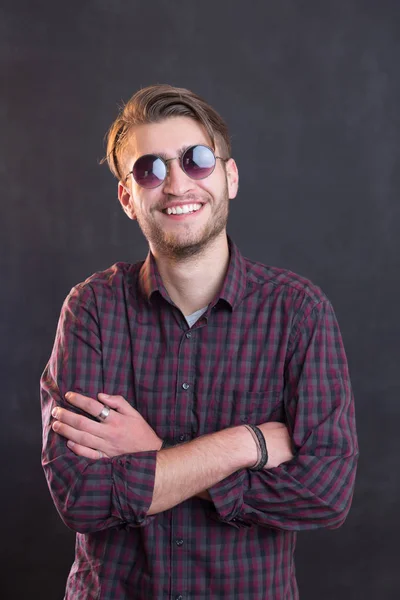 Retrato de un joven relajado —  Fotos de Stock