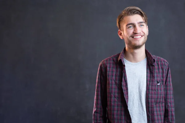 Bonito jovem estudante — Fotografia de Stock