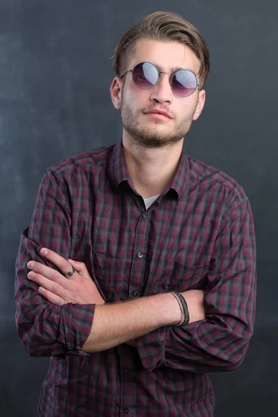 Retrato de un joven relajado —  Fotos de Stock