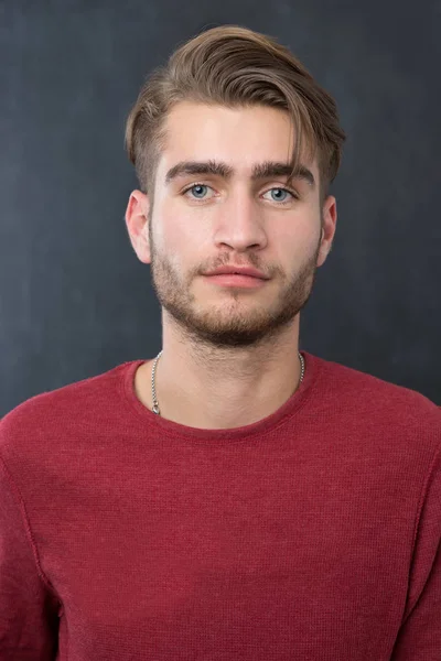 Stüdyodaki genç adam