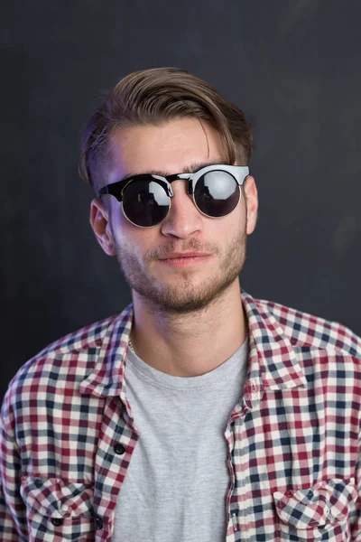 Retrato de un joven relajado —  Fotos de Stock