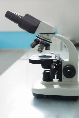 Tıbbi malzeme. mikroskop