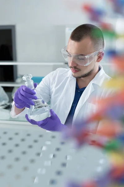 Joven doctor científico — Foto de Stock